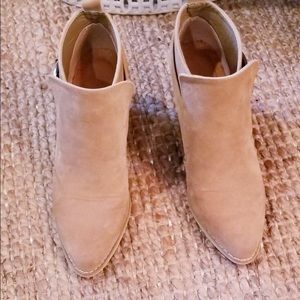 Camel booties